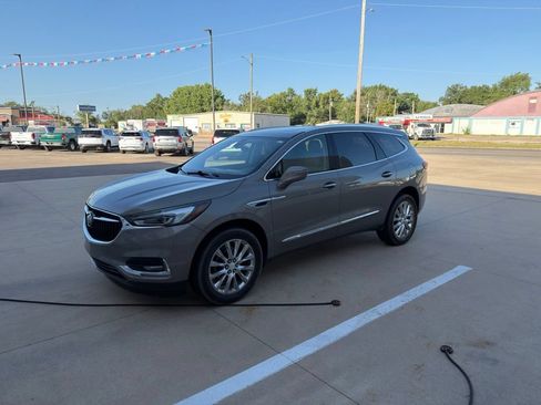 Used 2019 Buick Enclave Premium w/ Experience Buick Package FWD image 7