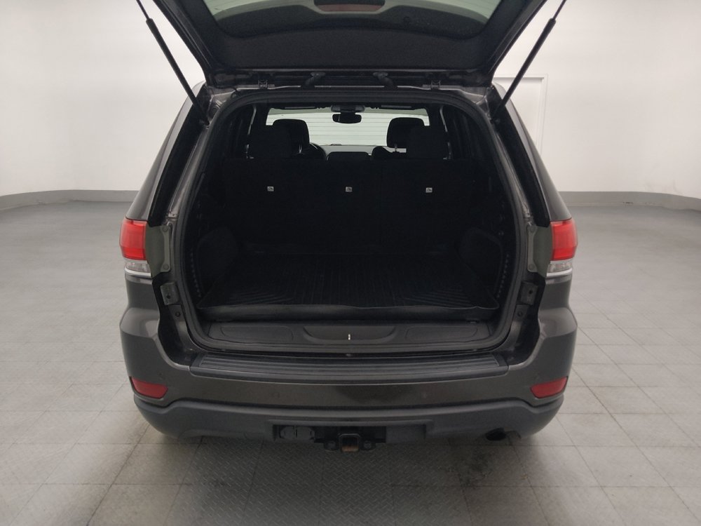 Used 2019 Jeep Grand Cherokee Laredo w/ 18" Wheel & 8.4" Radio Group AWD/4WD image 29