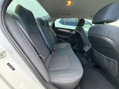 Used 2019 Hyundai Sonata SE w/ Winter Weather Package FWD image 13