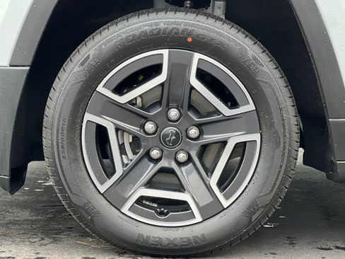 New 2026 Jeep Cherokee Laredo image 24