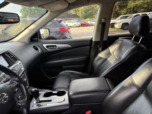 Used 2019 Nissan Pathfinder SL FWD image 8