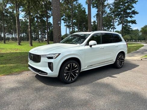 New 2026 Volvo XC90 T8 Plus w/ Protection Package Premier AWD/4WD image 8