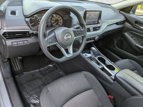Used 2024 Nissan Altima 2.5 SV FWD image 10