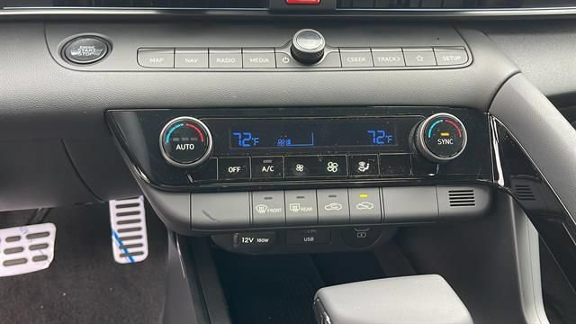 New 2025 Hyundai Elantra SEL FWD image 16