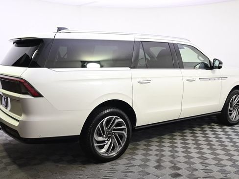 Certified 2025 Lincoln Navigator L Reserve AWD/4WD image 7