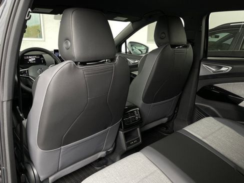 New 2025 Volkswagen ID.4 Pro image 24