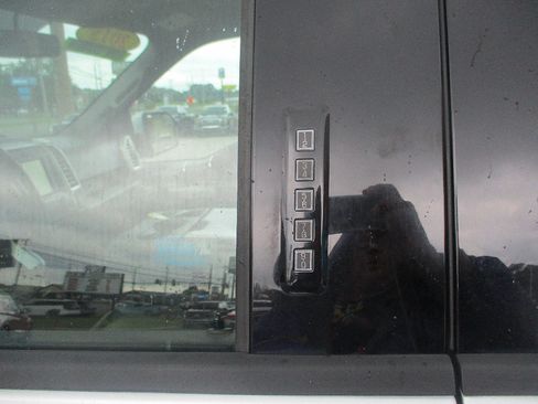 Used 2015 Ford F150 Lariat AWD/4WD image 4