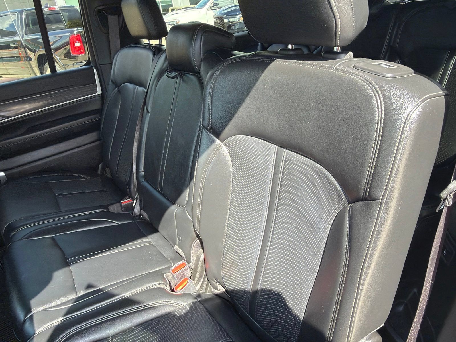 Used 2024 Jeep Wagoneer L Series II w/ Flexible Seating Group RWD image 18