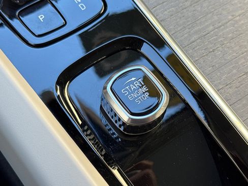 Used 2025 Volvo V60 B5 Cross Country Ultra w/ Protection Package Premier image 26