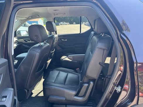 Used 2021 Chevrolet Traverse LT w/ LT Premium Package AWD/4WD image 10
