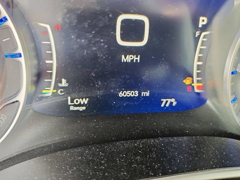 Used 2024 Chrysler Pacifica Touring-L FWD image 19