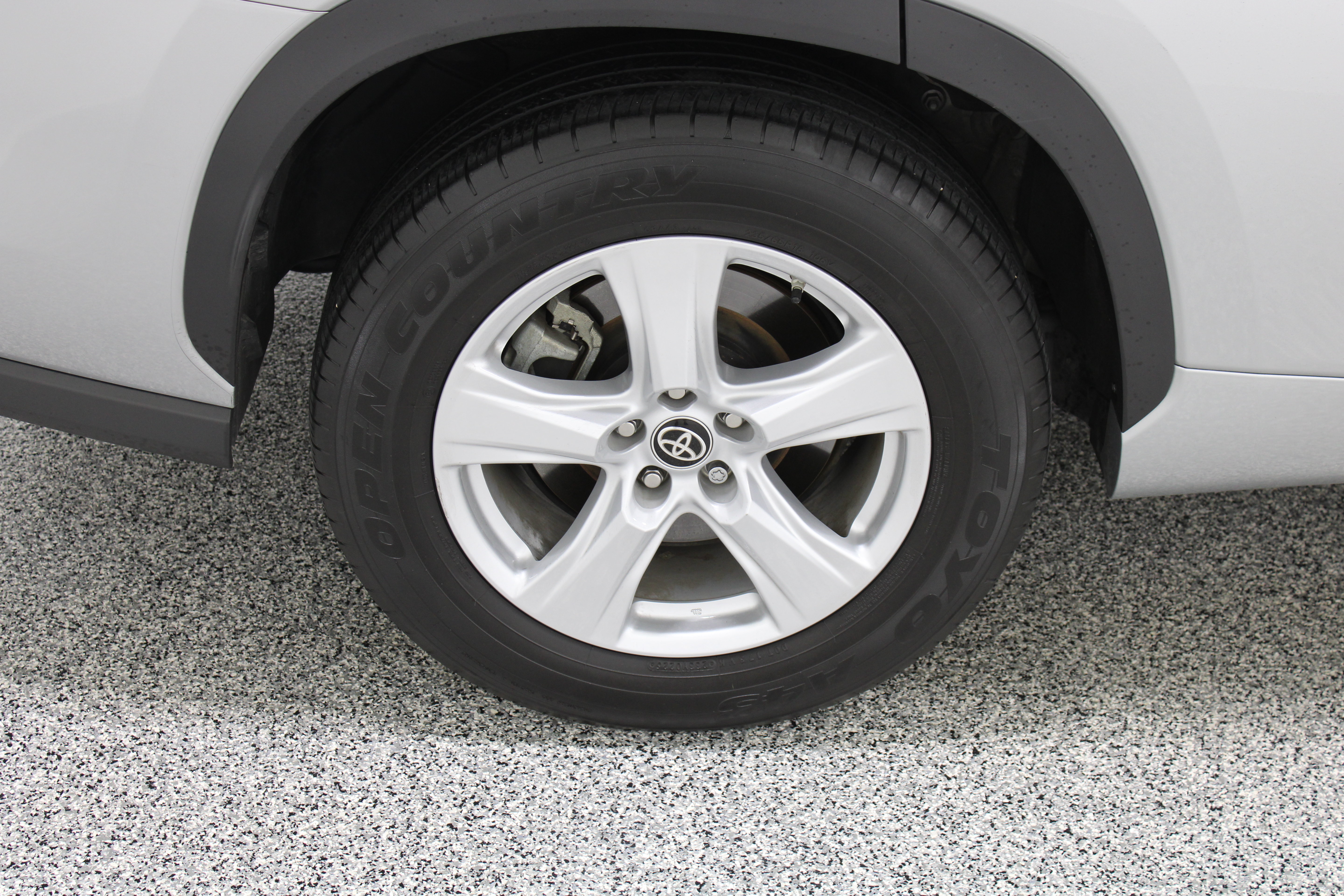 Used 2025 Toyota Highlander LE FWD image 6