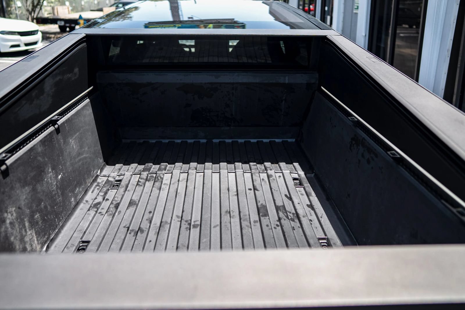 Used 2024 Tesla Cybertruck AWD Crew Cab image 25