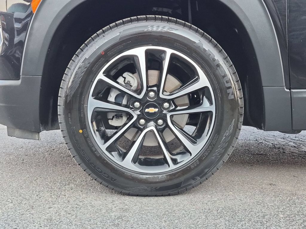 Used 2025 Chevrolet TrailBlazer LT AWD/4WD image 11