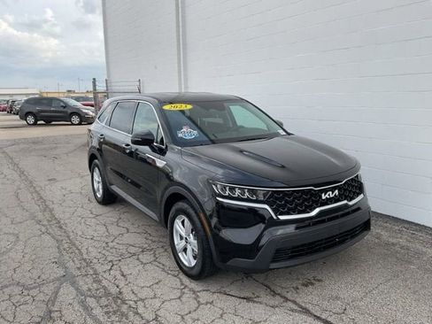 Used 2023 Kia Sorento LX image 1