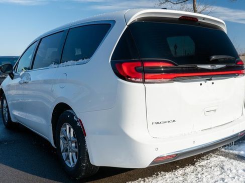 New 2026 Chrysler Pacifica Select image 7