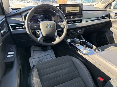 Used 2025 Mitsubishi Outlander SEL image 10