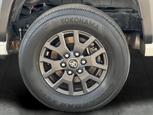 Used 2025 Toyota 4Runner SR5 AWD/4WD image 6