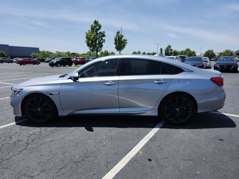 Used 2019 Honda Accord Touring image 16