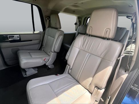 Used 2017 Lincoln Navigator Select RWD image 18