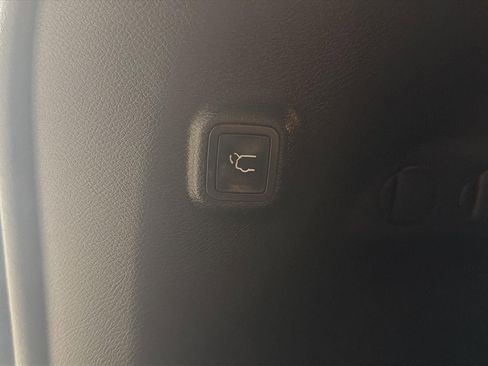 Used 2019 Jeep Cherokee Limited image 12