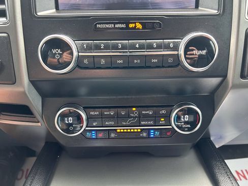 Used 2020 Ford Expedition XLT w/ Equipment Group 202A AWD/4WD image 24