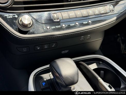 Used 2023 Lexus LS 500h AWD w/ Luxury Package image 20