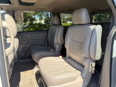 Used 2005 Toyota Sienna XLE Limited AWD/4WD image 19