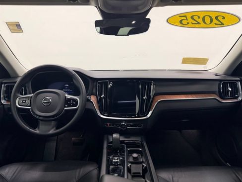 Used 2025 Volvo V60 B5 Cross Country Plus AWD/4WD image 15