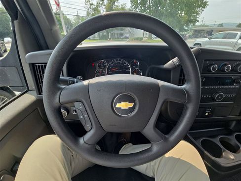 Used 2018 Chevrolet Express 3500 w/ Driver Convenience Package image 11