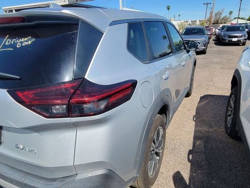 Used 2023 Nissan Rogue SV image 4