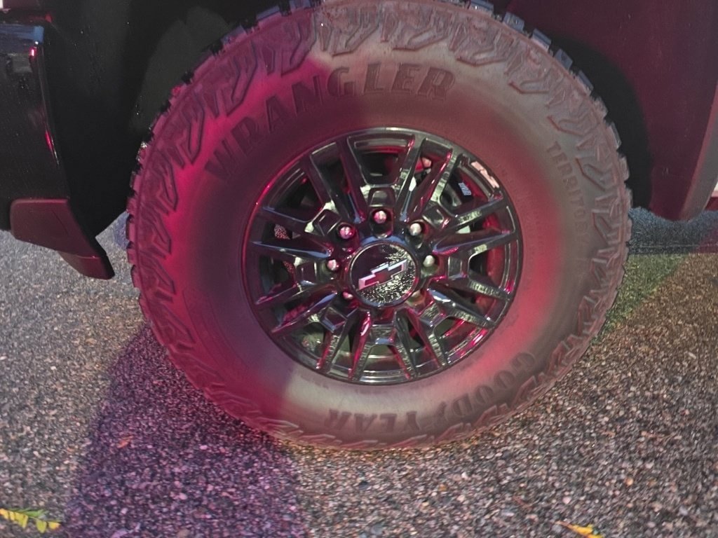Certified 2026 Chevrolet Silverado 2500 ZR2 AWD/4WD image 2