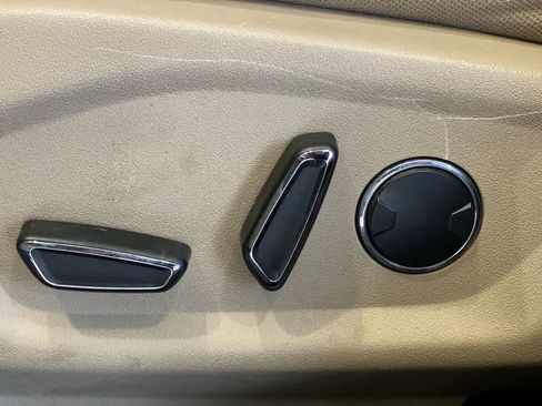 Used 2017 Ford Explorer XLT image 15