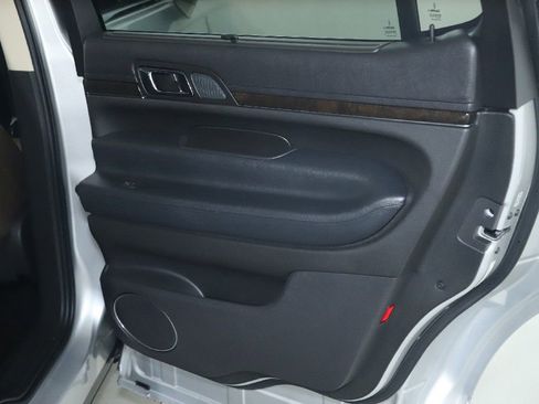 Used 2013 Lincoln MKT AWD image 32
