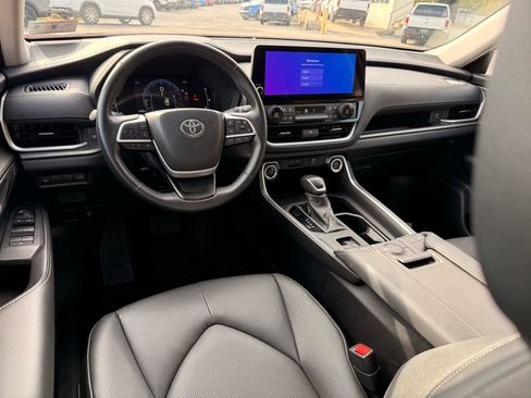Used 2024 Toyota Grand Highlander AWD image 9