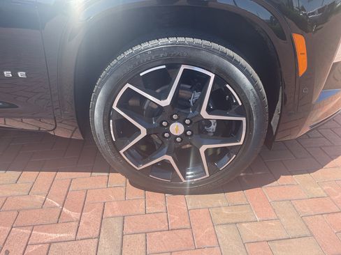 Used 2025 Chevrolet Traverse High Country w/ LPO, Floor Liner Package AWD/4WD image 6