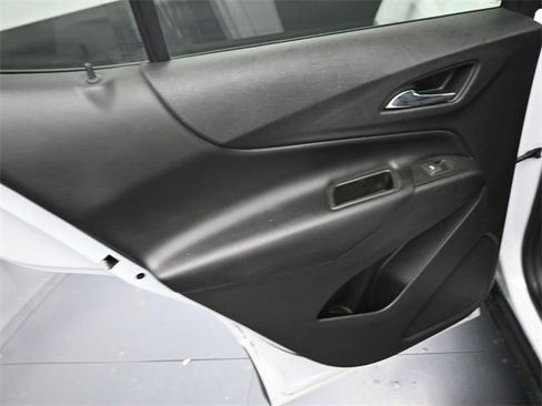 Used 2020 Chevrolet Equinox LT image 16