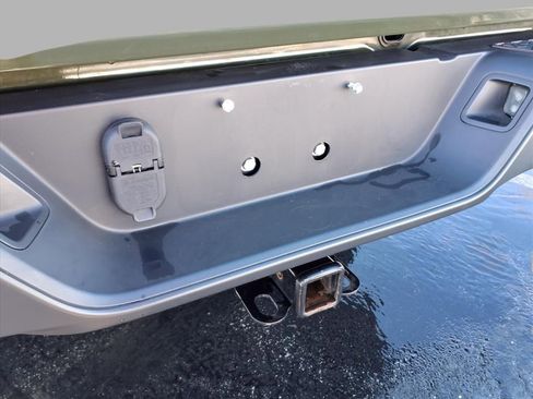 Used 2022 Jeep Gladiator Willys image 28