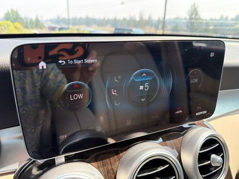 Used 2021 Mercedes-Benz GLC 300 4MATIC image 15