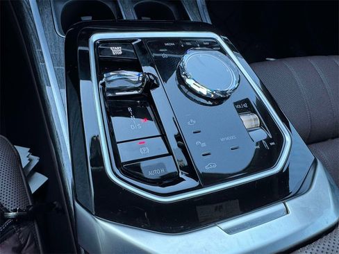 Certified 2025 BMW 750e xDrive w/ Premium Package image 16