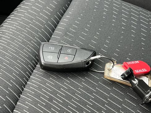 Used 2025 Chevrolet Equinox LT FWD image 25