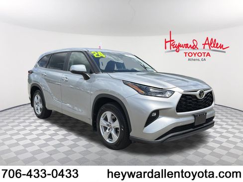 Certified 2024 Toyota Highlander LE AWD/4WD image 1