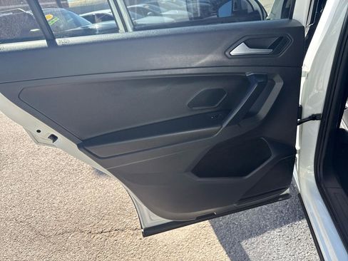 Used 2021 Volkswagen Tiguan SE image 15