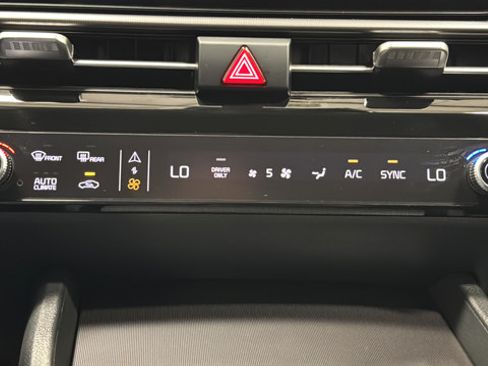 Used 2026 Kia Sportage EX AWD/4WD image 16