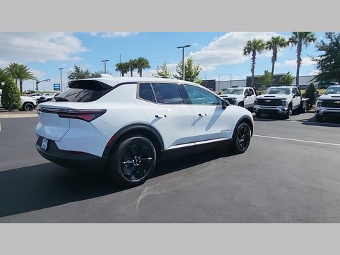 New 2026 Chevrolet Equinox EV LT image 23