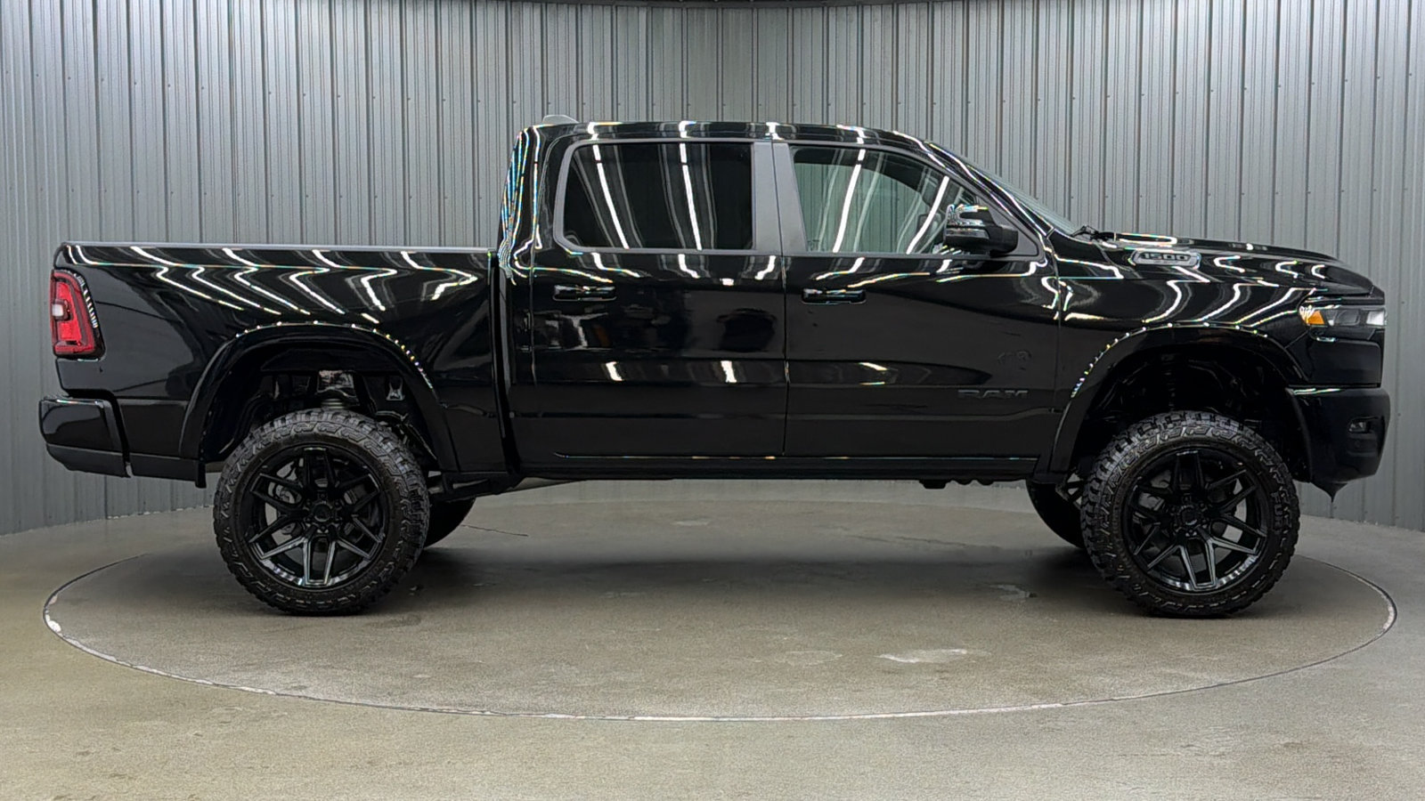 Used 2025 RAM 1500 Big Horn AWD/4WD image 6