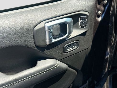 Used 2023 Jeep Wrangler Unlimited Sahara w/ Cold Weather Group image 18