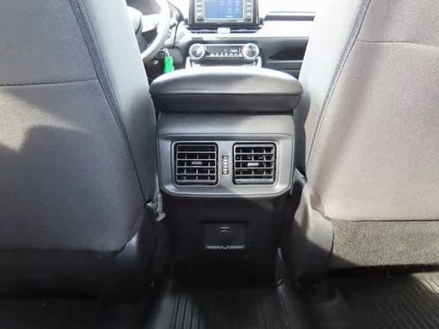 Used 2022 Toyota RAV4 LE image 22