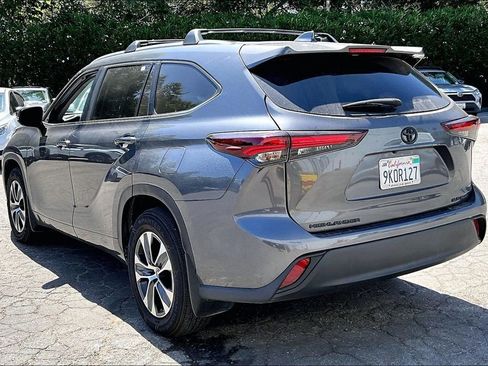 Used 2024 Toyota Highlander XLE AWD/4WD image 6