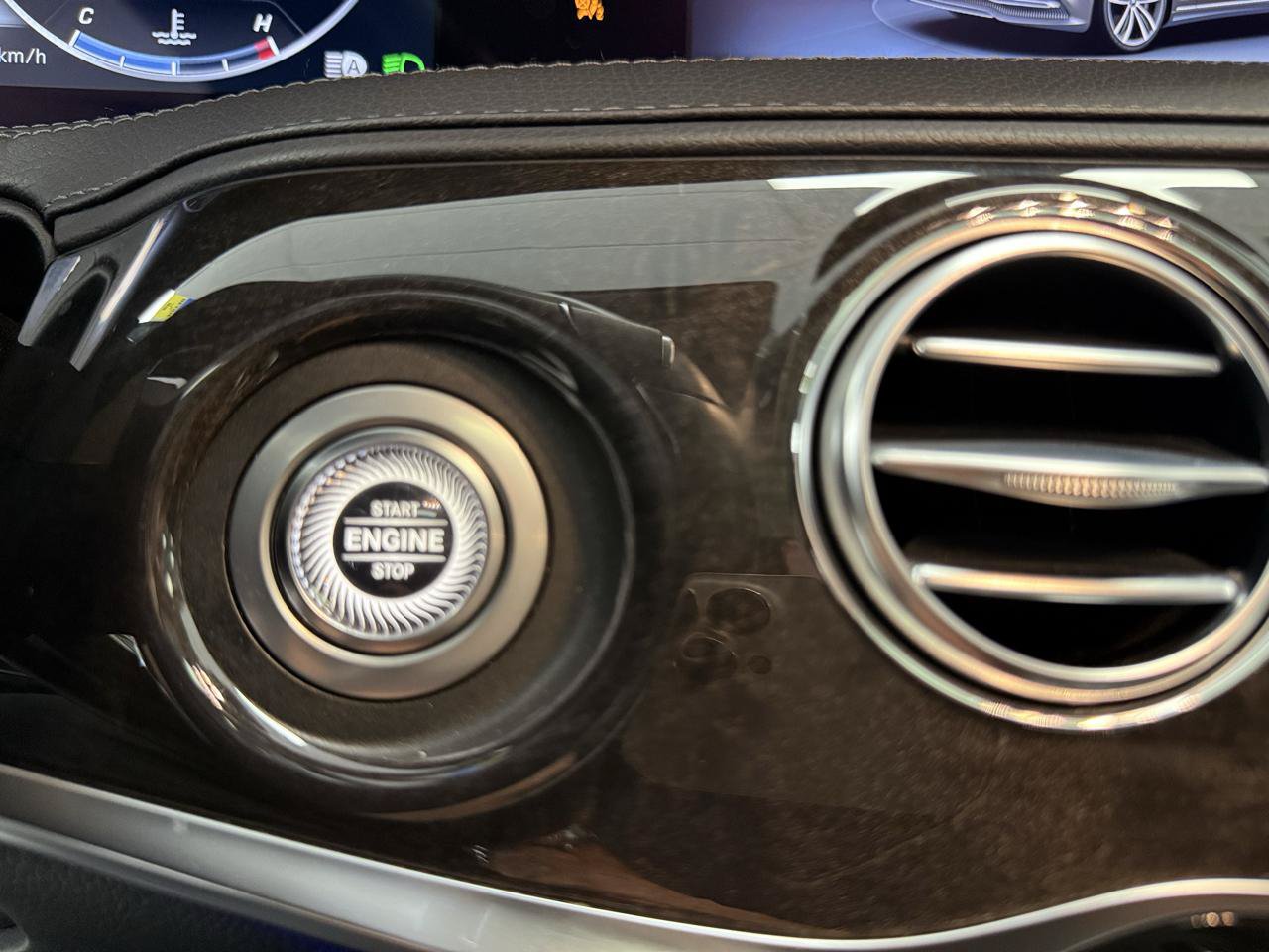 Used 2018 Mercedes-Benz S 560 Sedan image 14